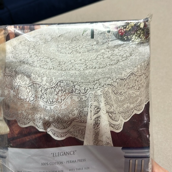 HomeTrends Select Elegance Tablecloth 100% Cotton Perma Press 70”X 108” vintage - Picture 5 of 7
